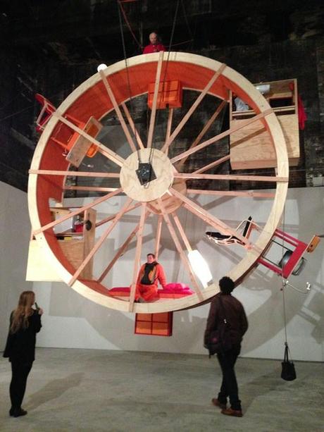 In Orbit: girar y sentirse cómo un hámster en una rueda de siete metros amueblada. 4 in orbit