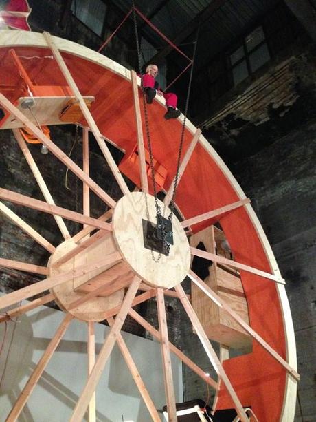 In Orbit: girar y sentirse cómo un hámster en una rueda de siete metros amueblada. 6 in orbit