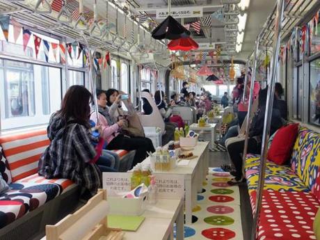 IKEA decora el metro de Tokio IKEA decora el metro de Tokio