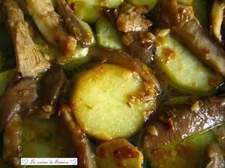 Pollo a la mostaza a la plancha con patatas , brocoli y setas Pollo a la mostaza a la plancha con patatas , brocoli y setas