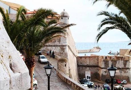 Senderismo en el Desierto de las Palmas, el Castillo de Miravet Senderismo en el Desierto de las Palmas, el Castillo de Miravet
