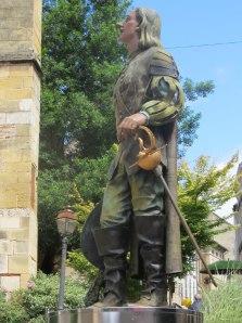 Bergerac: escritos, vinos y narices Estatua dedicada a Cyrano en Bergerac. (Foto: Torres)