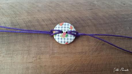 DIY: pulsera con botón de madera. DIY: pulsera con botón de madera.