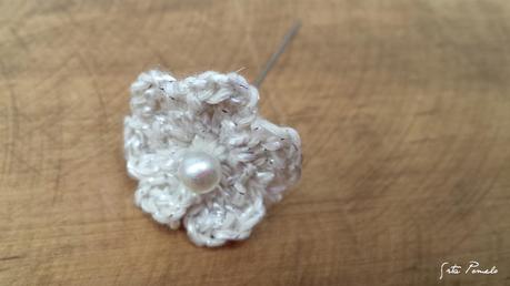 DIY: cómo hacer florecillas sencillas de crochet.
