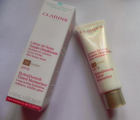 ¿Natural o sofisticada?: Opciones de bases de maquillaje de Clarins