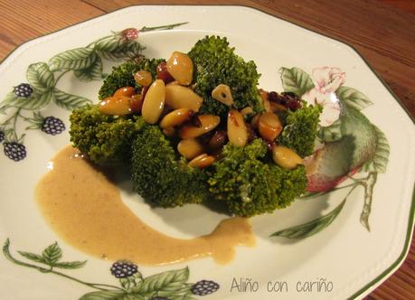 BRÓCOLI CON SALSA DE FRUTOS SECOS BRÓCOLI CON SALSA DE FRUTOS SECOS