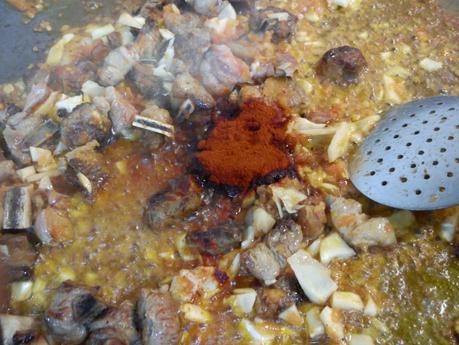 Arroz de costillas y coliflor. (Pork ribs in paella and cauliflower)