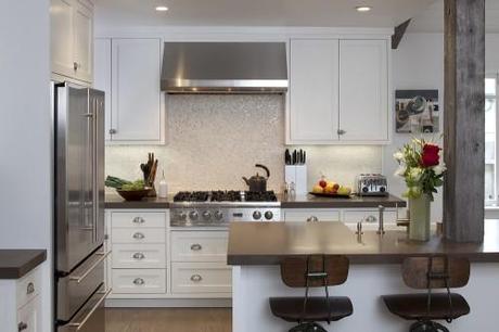 http://pichomez.com/wp-content/uploads/2011/07/contemporary-kitchen-of-California-Bungalow-with-modern-interior-design.jpg