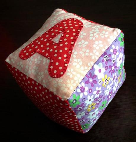 cubo bebé con letra A cubo bebé con letra A