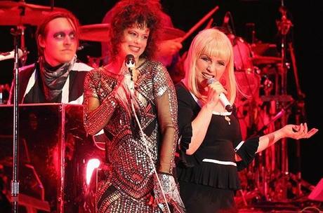 ARCADE FIRE con DEBBIE HARRY de BLONDIE en Coachella ARCADE FIRE con DEBBIE HARRY de BLONDIE en Coachella