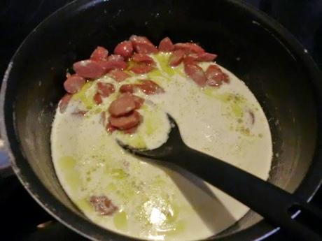 Brocoli con salchichas y salsa roquefort Brocoli con salchichas y salsa roquefort