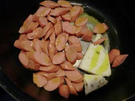Brocoli con salchichas y salsa roquefort Brocoli con salchichas y salsa roquefort