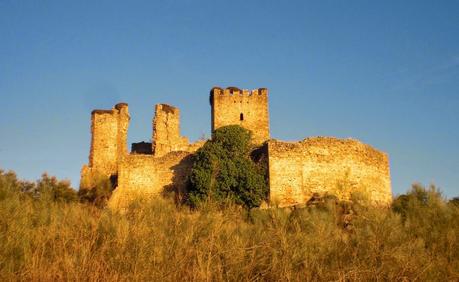 Colaboraciones de Extremadura, caminos de cultura: Castillo de Mayoralgo, junto a Aldea del Cano, en la Lista Roja del Patrimonio