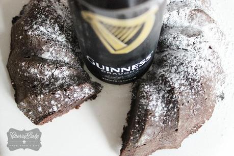 Chocolate Guinness Bundt with Carambar Sauce / Bundt de Guinness y Chocolate con Salsa de Carambar Chocolate Guinness Bundt with Carambar Sauce / Bundt de Guinness y Chocolate con Salsa de Carambar