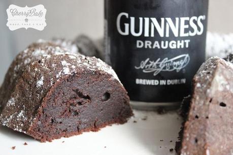 Chocolate Guinness Bundt with Carambar Sauce / Bundt de Guinness y Chocolate con Salsa de Carambar Chocolate Guinness Bundt with Carambar Sauce / Bundt de Guinness y Chocolate con Salsa de Carambar