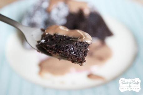 Chocolate Guinness Bundt with Carambar Sauce / Bundt de Guinness y Chocolate con Salsa de Carambar Chocolate Guinness Bundt with Carambar Sauce / Bundt de Guinness y Chocolate con Salsa de Carambar