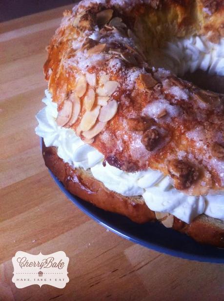 Roscón de Reyes relleno de Chantilly / Twisted roll of kings chantilly filling. Roscón de Reyes relleno de Chantilly / Twisted roll of kings chantilly filling.
