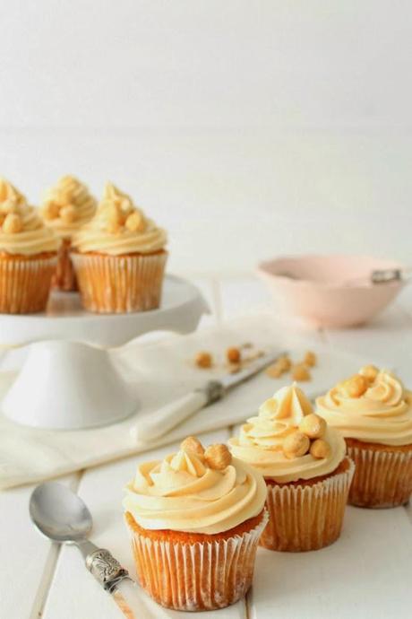 Cupcakes de vainilla con Cheesecream de Avellana...Y propósitos para el 2014!! Cupcakes de vainilla con Cheesecream de Avellana...Y propósitos para el 2014!!