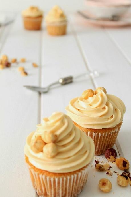 Cupcakes de vainilla con Cheesecream de Avellana...Y propósitos para el 2014!! Cupcakes de vainilla con Cheesecream de Avellana...Y propósitos para el 2014!!