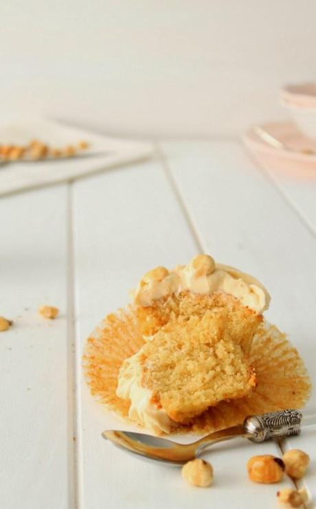 Cupcakes de vainilla con Cheesecream de Avellana...Y propósitos para el 2014!! Cupcakes de vainilla con Cheesecream de Avellana...Y propósitos para el 2014!!