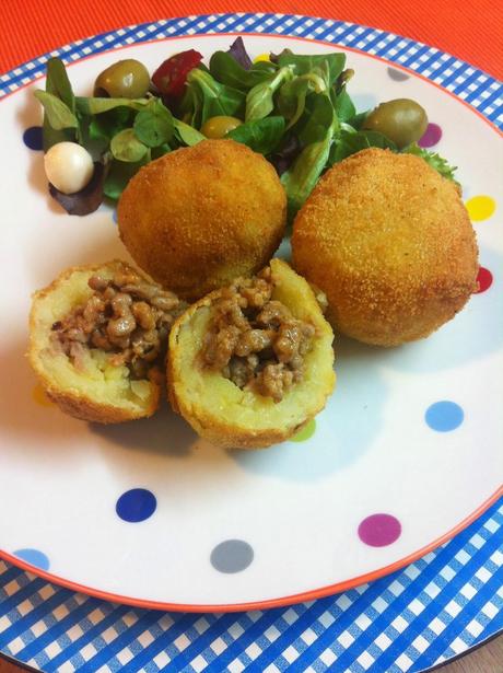 Bombas De Patata Rellenas De Carne