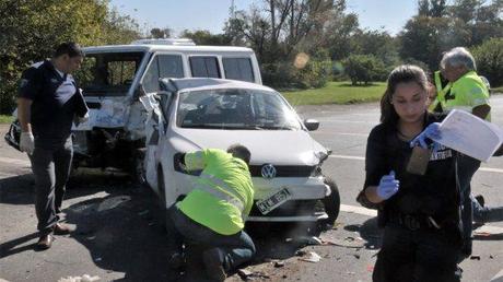 Al menos veinte autos chocaron en la autopista del Buen Ayre: un muerto y dos heridos