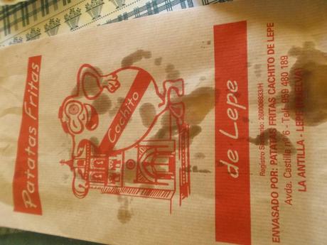 Una masa varios nombres: Churros En la calle principal de La Antilla, al lado de Lepe,está la chuerrería Cachito, en la que podemos comprar unos buenísimos churros o patatas fritas