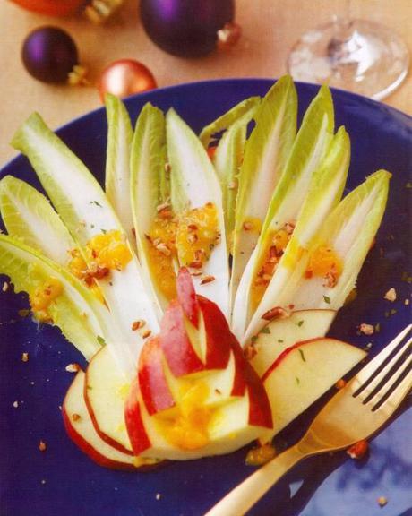 Ensalada de endibias con frutas, queso fresco y albahaca endibias