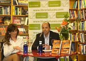 Alberto Doblas en la presentación de su libro. 