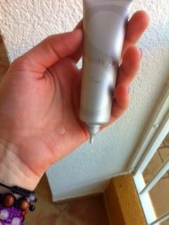 Look Life is a Juicy (step by step) Anti Age Make-up Base de de Skeyndor