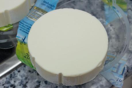 Ensalanda de salmón y queso de cabra con vinagreta especiada Ensalanda de salmón y queso de cabra con vinagreta especiada