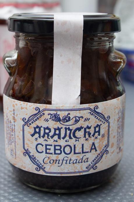 Ensalanda de salmón y queso de cabra con vinagreta especiada Ensalanda de salmón y queso de cabra con vinagreta especiada