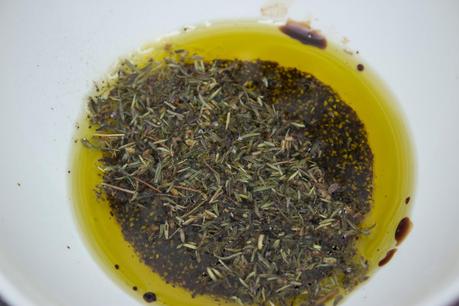 Ensalanda de salmón y queso de cabra con vinagreta especiada Ensalanda de salmón y queso de cabra con vinagreta especiada