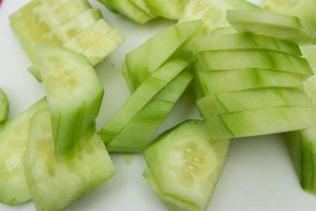 Ensalanda de salmón y queso de cabra con vinagreta especiada Ensalanda de salmón y queso de cabra con vinagreta especiada