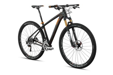 Catálogo de bicicletas de montaña 2014 de KTM El modelo Myroon fabricado en fibra de carbono.