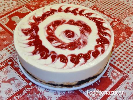 PASTEL SEMIFRÍO DE YOGUR Y FRAMBUESAS PASTEL SEMIFRÍO DE YOGUR Y FRAMBUESAS