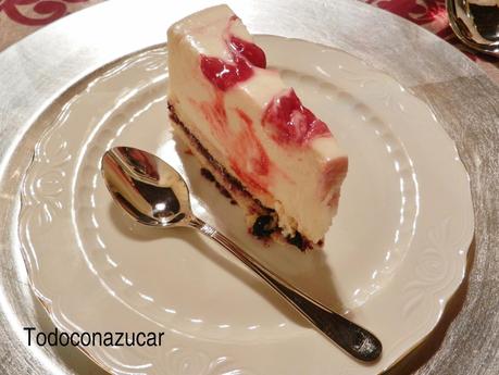 PASTEL SEMIFRÍO DE YOGUR Y FRAMBUESAS PASTEL SEMIFRÍO DE YOGUR Y FRAMBUESAS