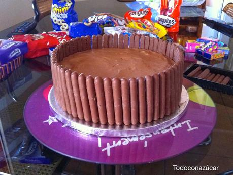 Tarta de mousse de chocolate y finger de Cadbury TARTA DE MOUSSE DE CHOCOLATE CON FINGERS DE CADBURY
