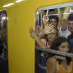 Notas sobre la odisea de viajar en Subte – Por Luli