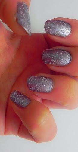 Esmaltes efecto pluma de ÜNT y cómo combinar tus toppers. Esmaltes efecto pluma de ÜNT y cómo combinar tus toppers.