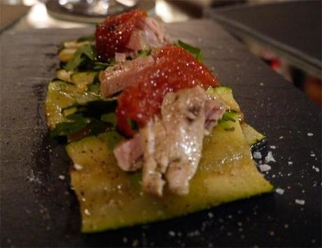 Bistró-restaurante OUT, el encanto de Once Upon a Time en Sant Gervasi carpacho-atun-tomate-out