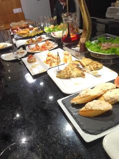 Un par de sitios donde comer en San Sebastian. Un par de sitios donde comer en San Sebastian.