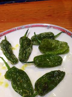 Un par de sitios donde comer en San Sebastian. Un par de sitios donde comer en San Sebastian.