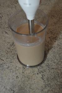 Licores caseros (III): Crema de orujo Crema de orujo ya mezclada
