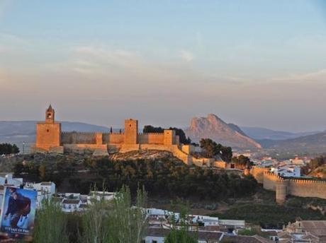 ‘El viaje de Pau’ en El Torcal de Antequera Antequera - Alcazaba, muralla y Peña de los Enamorados