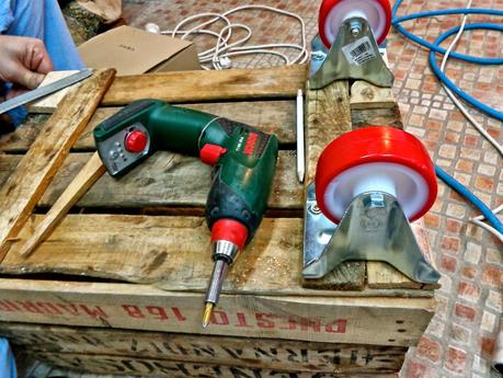 UN CAJÓN DE MADERA RESTAURADO, PARA GUARDAR COJINES UN CAJÓN DE MADERA RESTAURADO, PARA GUARDAR COJINES