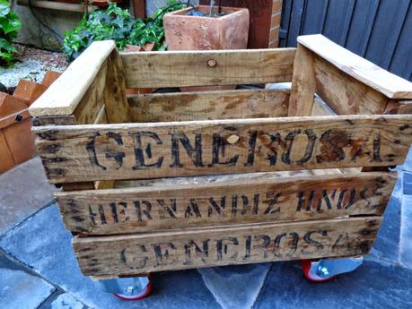 UN CAJÓN DE MADERA RESTAURADO, PARA GUARDAR COJINES UN CAJÓN DE MADERA RESTAURADO, PARA GUARDAR COJINES