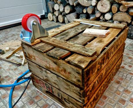 UN CAJÓN DE MADERA RESTAURADO, PARA GUARDAR COJINES UN CAJÓN DE MADERA RESTAURADO, PARA GUARDAR COJINES