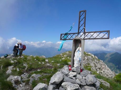 Senderismo en Liguria: excursión a los Montes Toraggio y Pietravecchia. Senderismo en Liguria: excursión a los Montes Toraggio y Pietravecchia.
