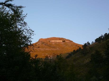 Senderismo en Liguria: excursión a los Montes Toraggio y Pietravecchia. Senderismo en Liguria: excursión a los Montes Toraggio y Pietravecchia.